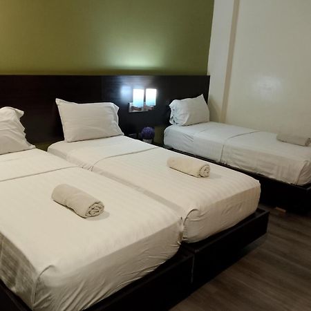 Makati Boutique Hotel Near Naia Airport Terminal 3 Edsa Pasay Cbd Makati City Ngoại thất bức ảnh