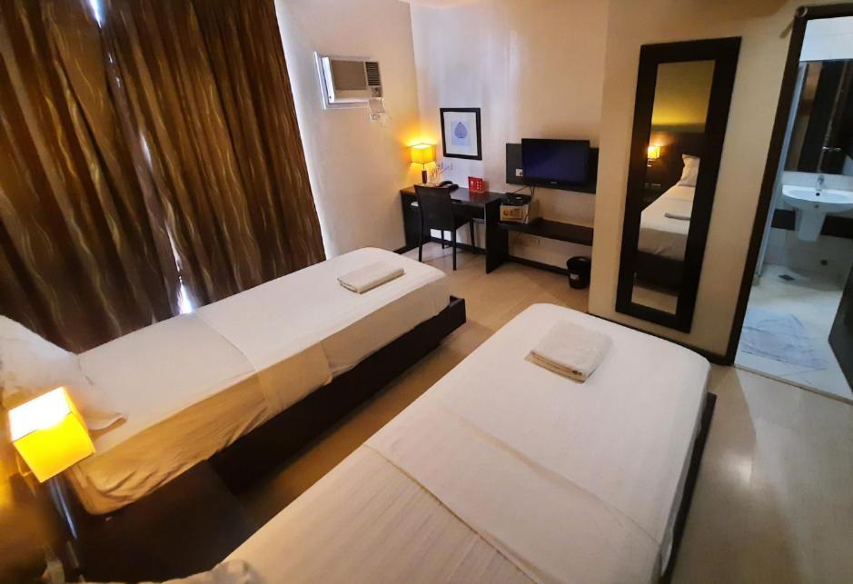 Makati Boutique Hotel Near Naia Airport Terminal 3 Edsa Pasay Cbd Makati City Ngoại thất bức ảnh