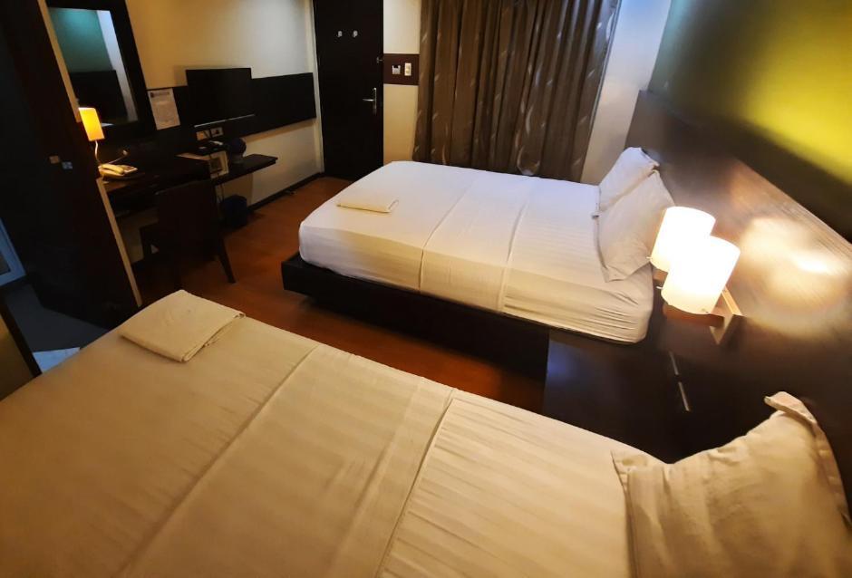Makati Boutique Hotel Near Naia Airport Terminal 3 Edsa Pasay Cbd Makati City Ngoại thất bức ảnh