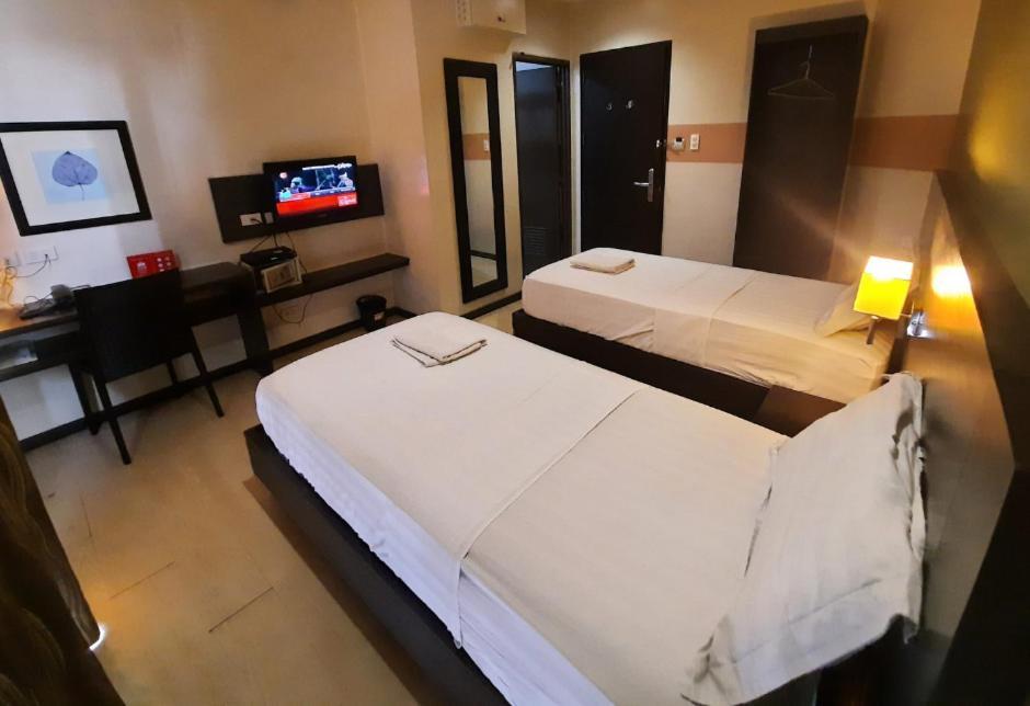 Makati Boutique Hotel Near Naia Airport Terminal 3 Edsa Pasay Cbd Makati City Ngoại thất bức ảnh